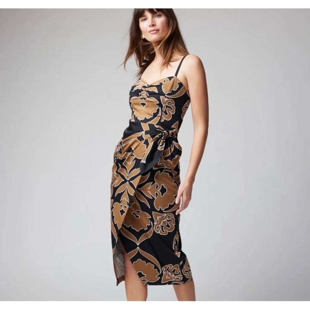 🍁White House🍁Black Market Black and Gold Midi Dress